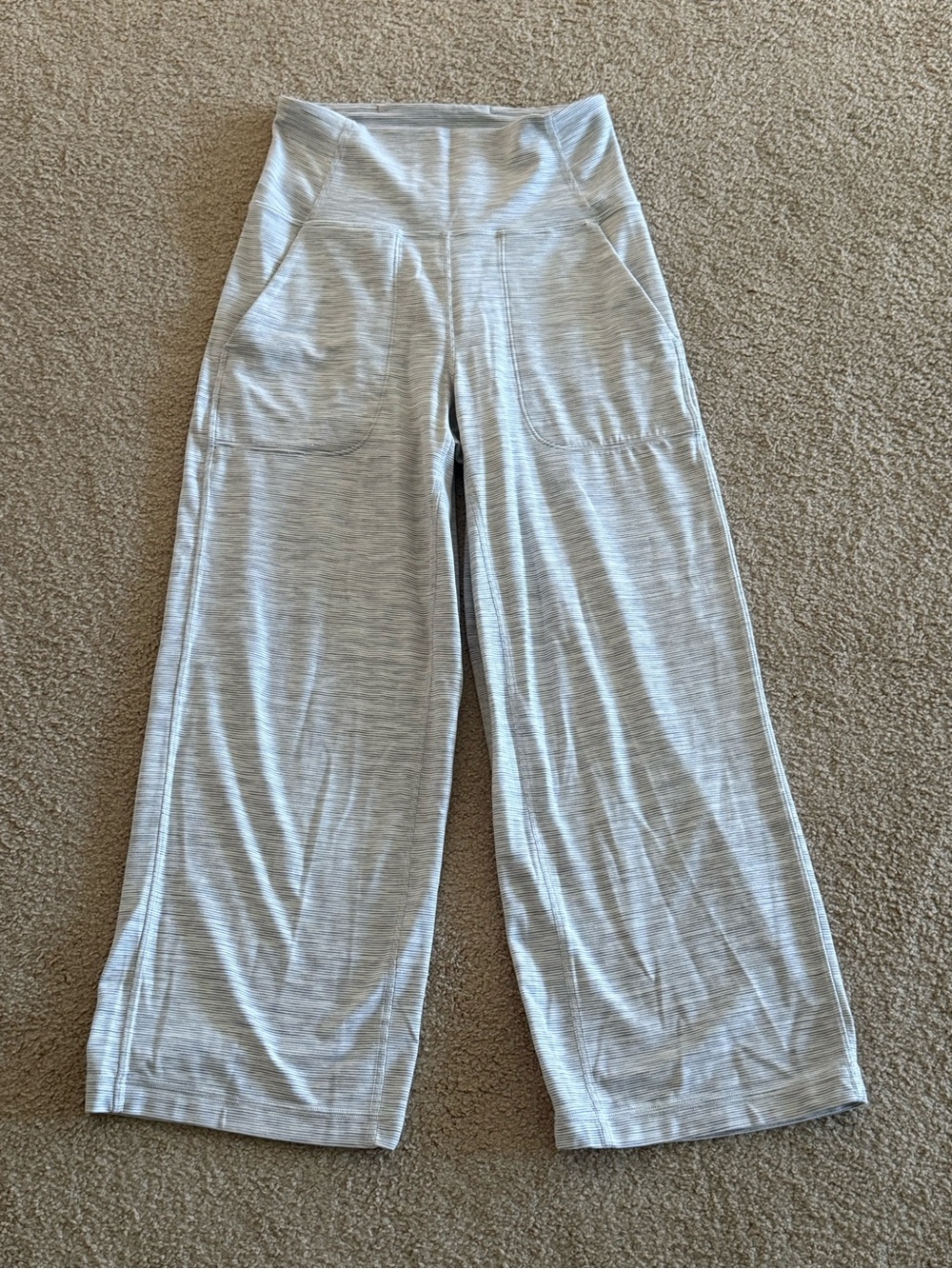 lululemon Size Women’s 4 Gray Striped Wide Leg Crop Pants Pull On Yoga Lounge